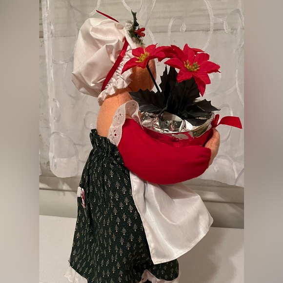 Annalee 12" Mrs Santa with Poinsettia Pot - Picture 5 of 8